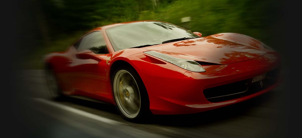 Tryck på gasen i senaste Ferrari 458 Italia Under 20 min kör du på allmän väg.